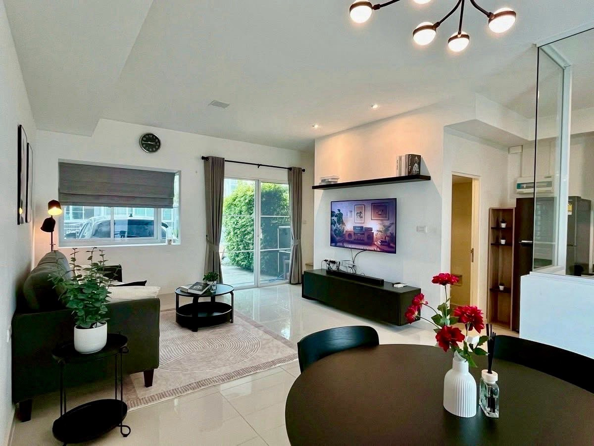 🌟ให้เช่าทาวน์โฮม วิลลาจจิโอ 2 ศรีนครินทร์–บางนา บ้านสวย 2 ชั้น 3 ห้องนอน | 3 ห้องน้ำ เฟอร์นิเจอร์ครบครัน พร้อมเข้าอยู่💥ค่าเช่า: 40,000 บาท/เดือน