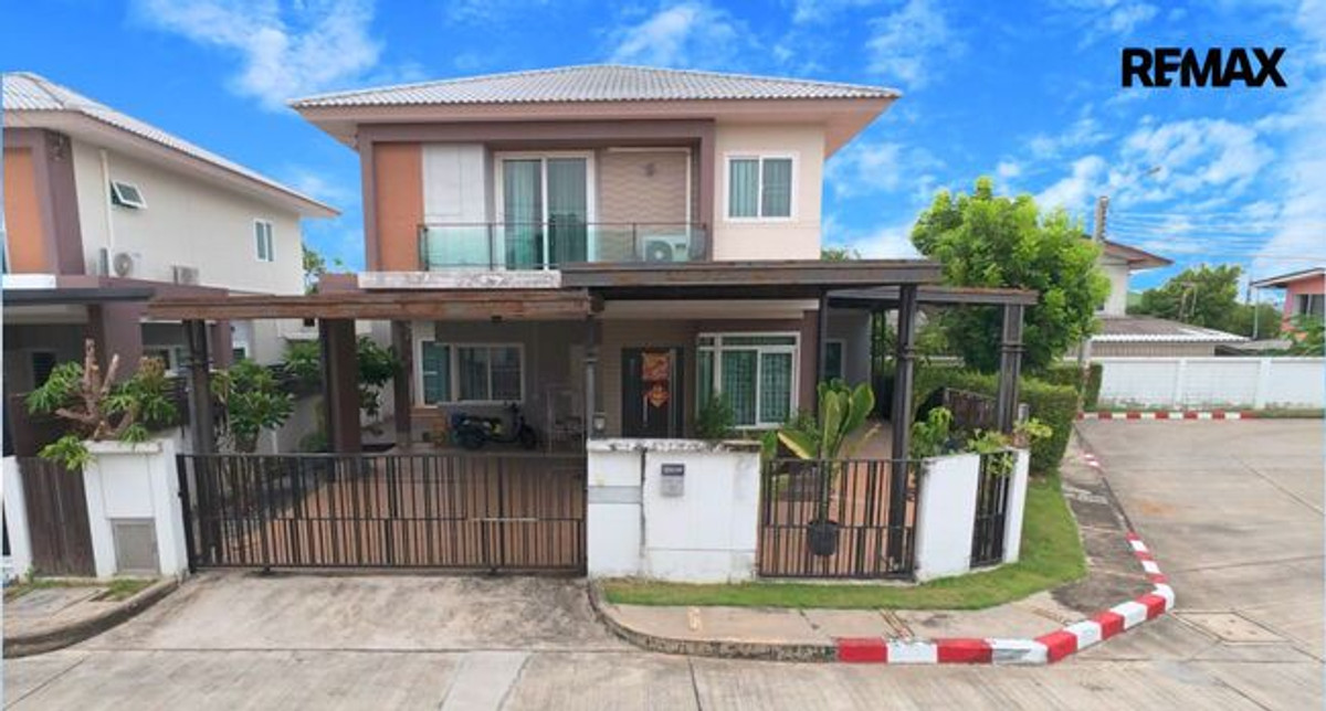 Single detached house for sale, corner house in front of the garden. Parkway Village at Iche Ramkhamhaeng (Soi 190/1) near the Orange and Pink Lines. Single detached house for sale, corner house in front of the garden. Parkway Village at Iche Ramkhamhaeng (Soi 190/1) near the Orange and Pink Lines.