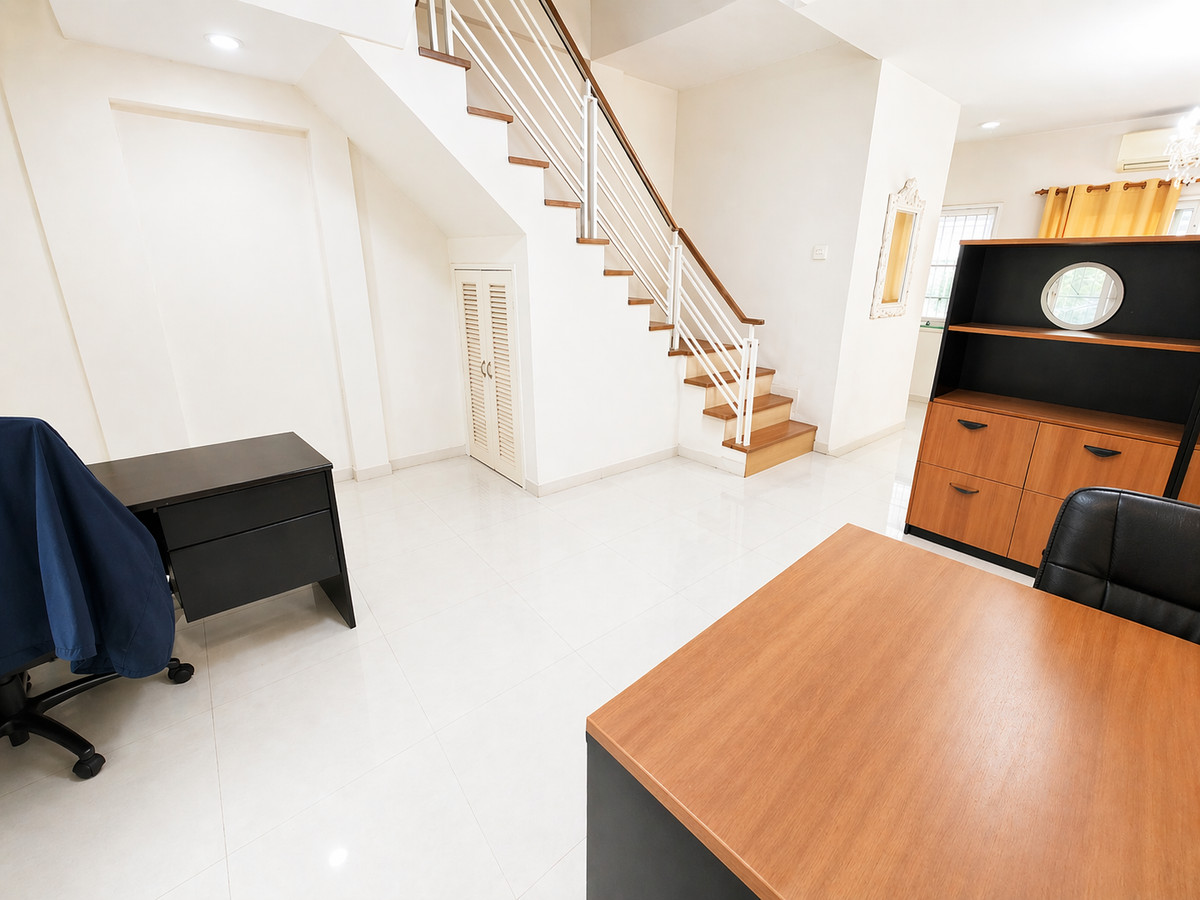 A 3-Storey Townhome That’s More Than Just a Home! Live in it or run your business – perfect for both living and a home office at Ruenruedee 7, Hathairat Road. Move-in ready and ready to work – start your new life today! – รูปที่ 4