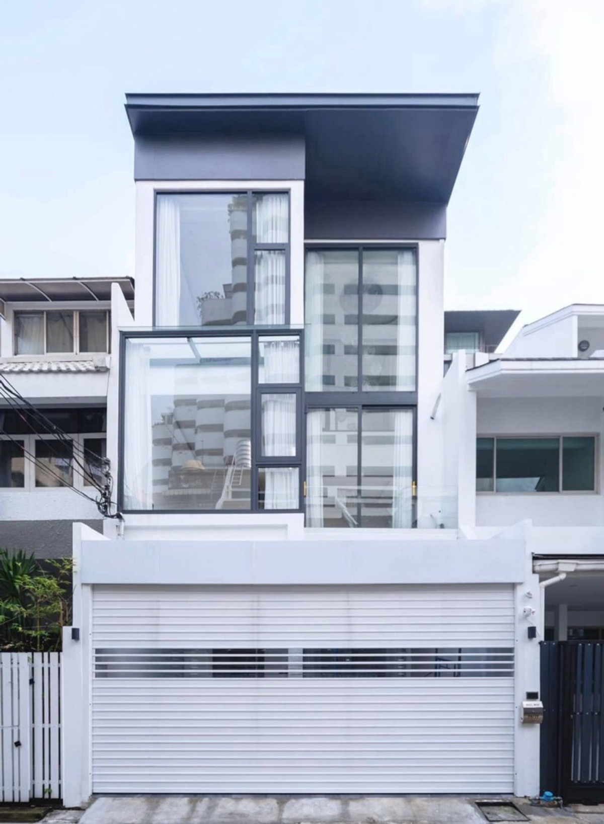 🔥Townhome for sale, 3 floors, 25 sq m, Soi Sukhumvit 15, good location, only 1 minute to NIST International School and 5 minutes to BTS Asoke.