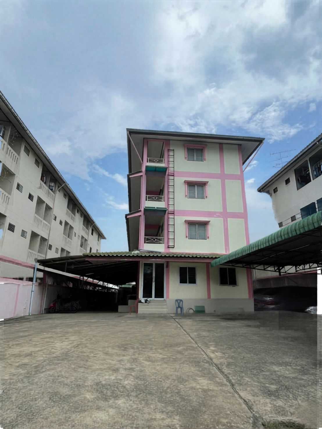 4-story student dormitory, near Naresuan University, Gate 4, only 200 meters, continuously full of tenants. 4-story student dormitory, near Naresuan University, Gate 4, only 200 meters, continuously full of tenants.