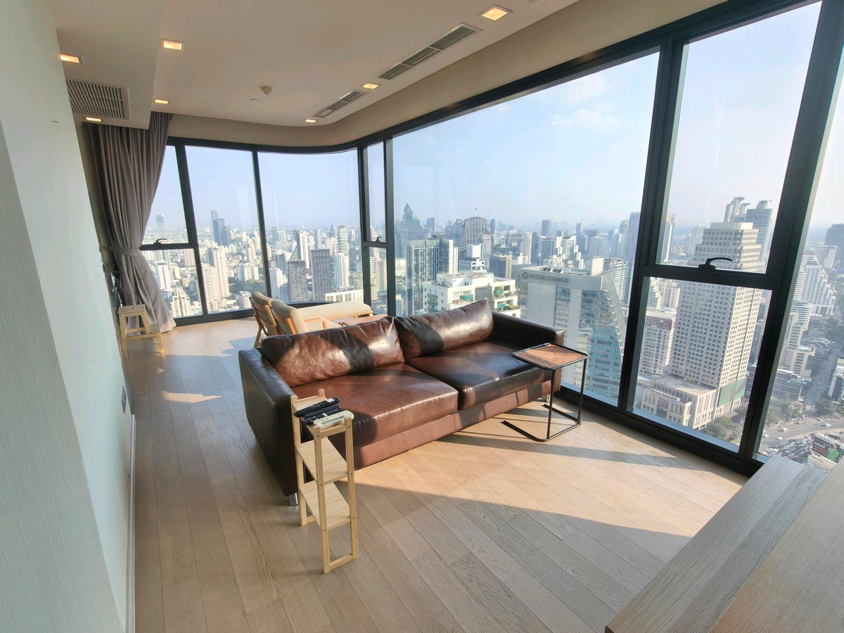 SALE Ashton Asoke - Rare Unit on 47th Floor
สัมผัสประสบการณ์การใช้ชีวิตเหนือระดับในยูนิตที่ "สูงที่สุด" และ "วิวดีที่สุด" แห่งหนึ่งของอโศก ห้องมุมชั้น 47 ที่ให้ความเป็นส่วนตัวพร้อมทัศนียภาพเส้นขอบฟ้ากรุงเทพฯ แบบไร้สิ่งกีดขวาง
SALE Ashton Asoke - Rare Unit on 47th Floor
สัมผัสประสบการณ์การใช้ชีวิตเหนือระดับในยูนิตที่ "สูงที่สุด" และ "วิวดีที่สุด" แห่งหนึ่งของอโศก ห้องมุมชั้น 47 ที่ให้ความเป็นส่วนตัวพร้อมทัศนียภาพเส้นขอบฟ้ากรุงเทพฯ แบบไร้สิ่งกีดขวาง

