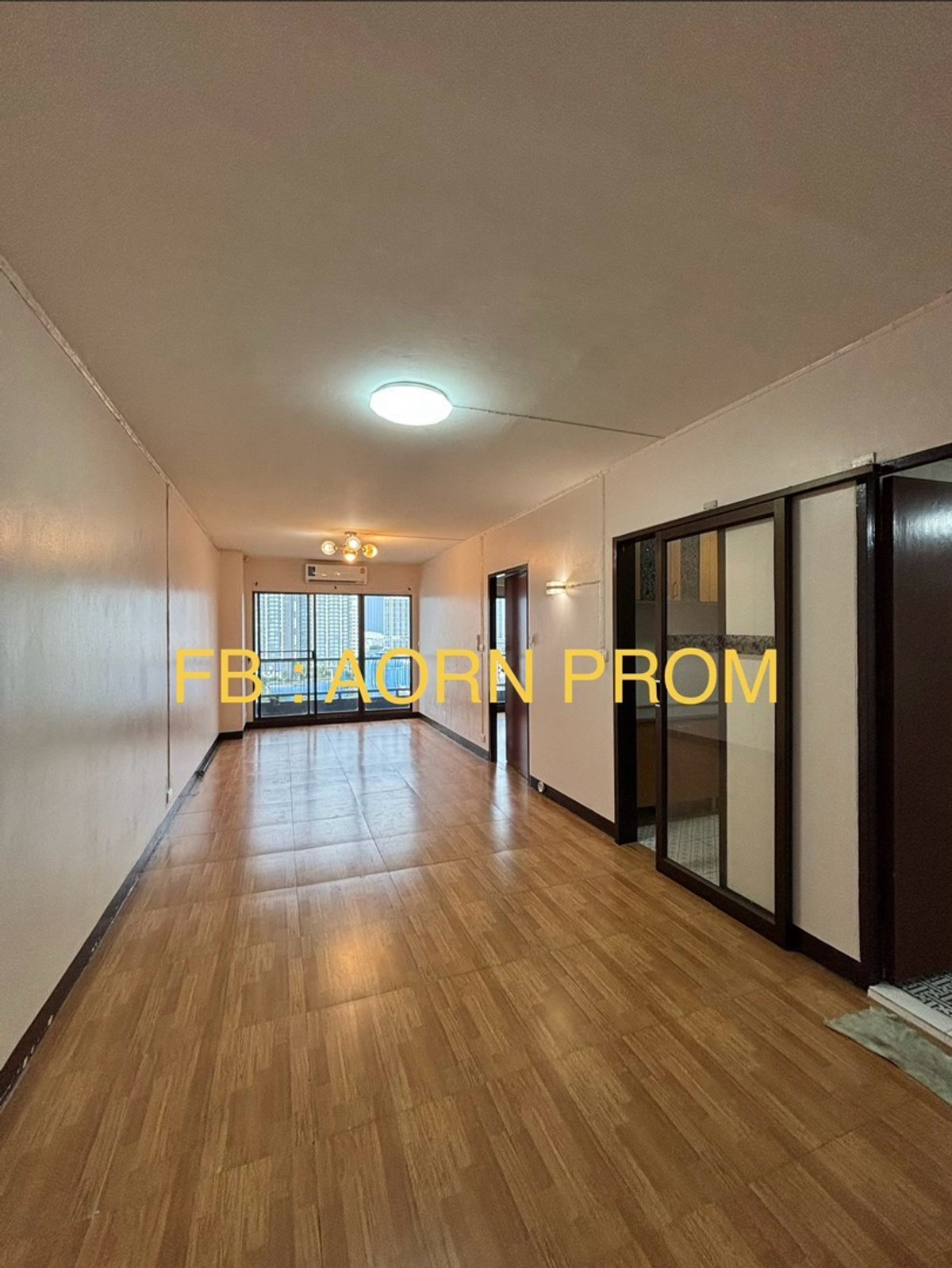 💥 Room now available 💥 2 bedrooms 🚆 Next to MRT Bang Khae, very large room, size 70 sq m. Corner room 🌈 3 air conditioners, water heater, range hood The built-in furniture is very beautiful. 💥 Room now available 💥 2 bedrooms 🚆 Next to MRT Bang Khae, very large room, size 70 sq m. Corner room 🌈 3 air conditioners, water heater, range hood The built-in furniture is very beautiful.