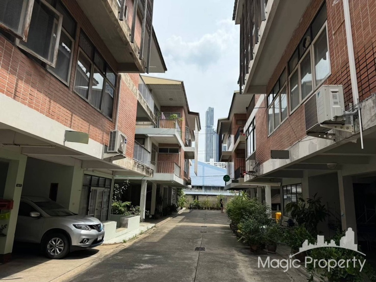 Boutique Commercial Space For Rent in Brown Brick Apartment, Soi Thonglor 20, Khlong Tan Nuea, Watthana, Bangkok Boutique Commercial Space For Rent in Brown Brick Apartment, Soi Thonglor 20, Khlong Tan Nuea, Watthana, Bangkok