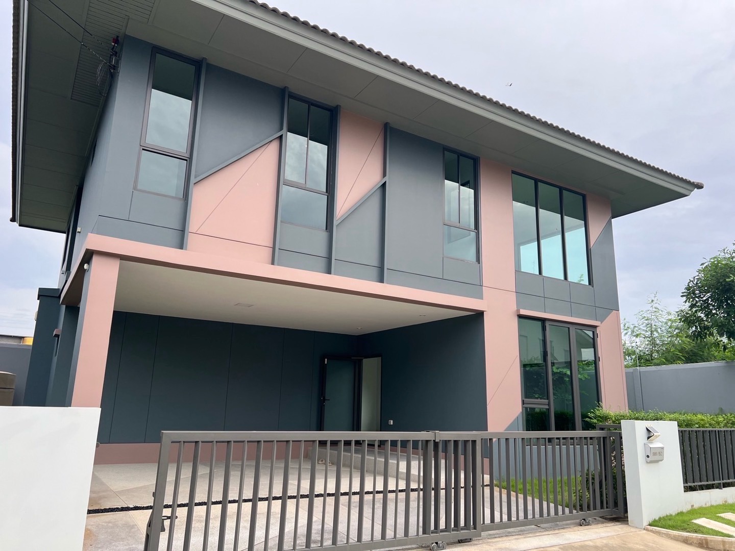 🔥 ยูนิตสุดท้าย ! บ้านเดี่ยว ใกล้สนามบินสุวรรณภูมิ 🏡 🔥 ยูนิตสุดท้าย ! บ้านเดี่ยว ใกล้สนามบินสุวรรณภูมิ 🏡
