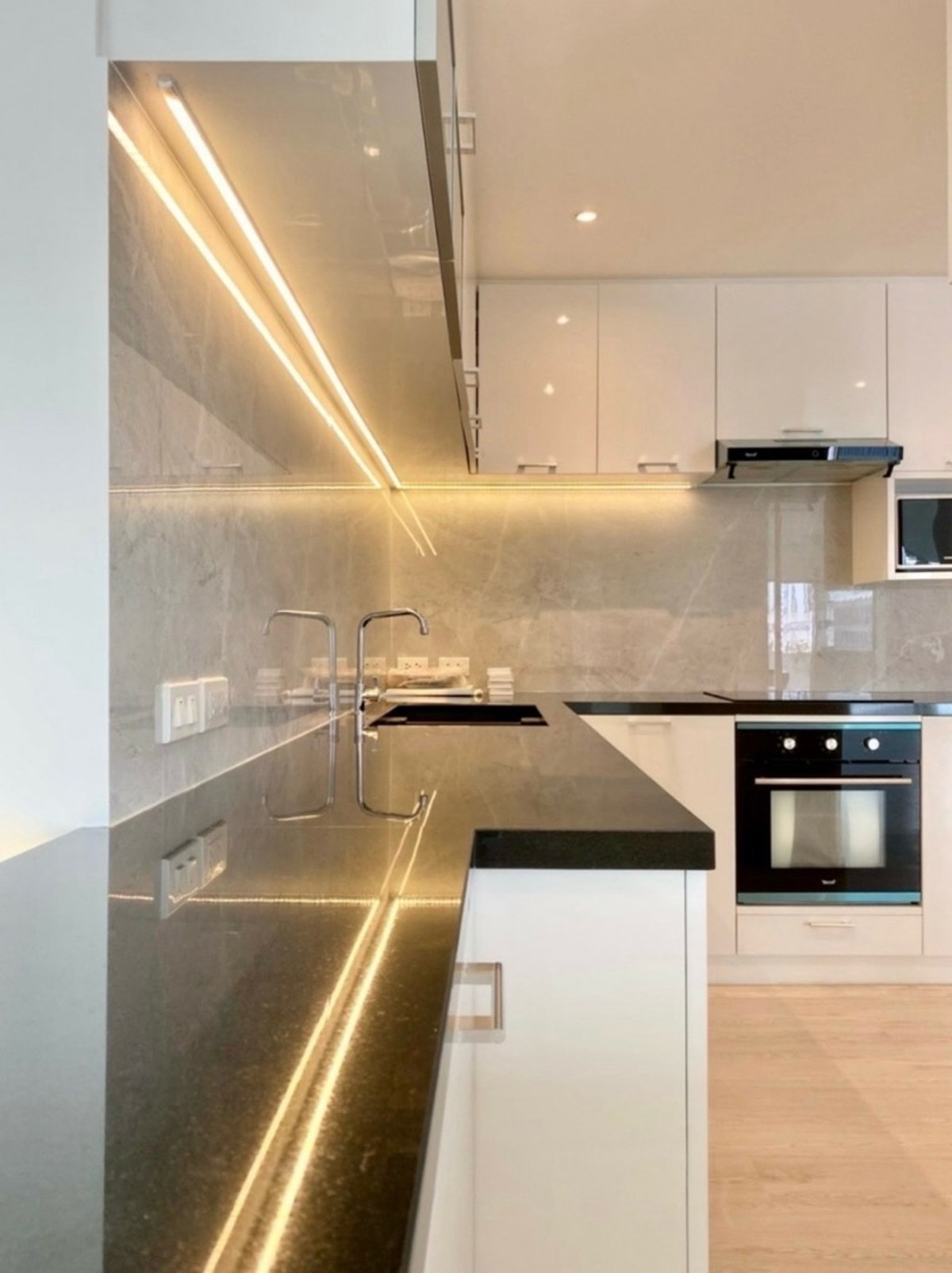 ✨🔥 For Rent 🔥✨คอนโด 2 ห้องนอน ใจกลางสีลม Silom Condominium📍 ใกล้ BTS ศาลาแดง + MRT สีลม (เดินถึง!)🐶🐱 Pet Friendly เลี้ยงสัตว์ได้ – รูปที่ 4