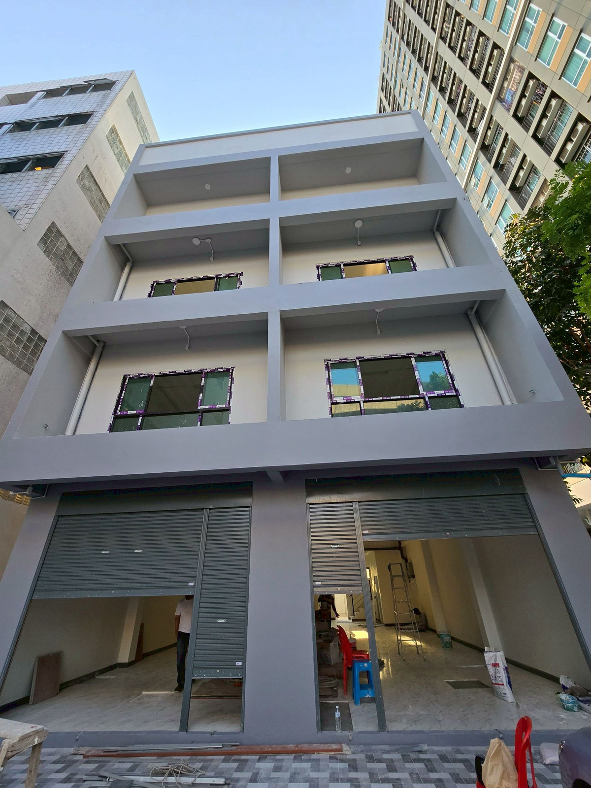 For rent, newly completed commercial building, prime location, near MRT Interchange Tao Poon, 70 meters, next to the main road, bus stop. For rent, newly completed commercial building, prime location, near MRT Interchange Tao Poon, 70 meters, next to the main road, bus stop.