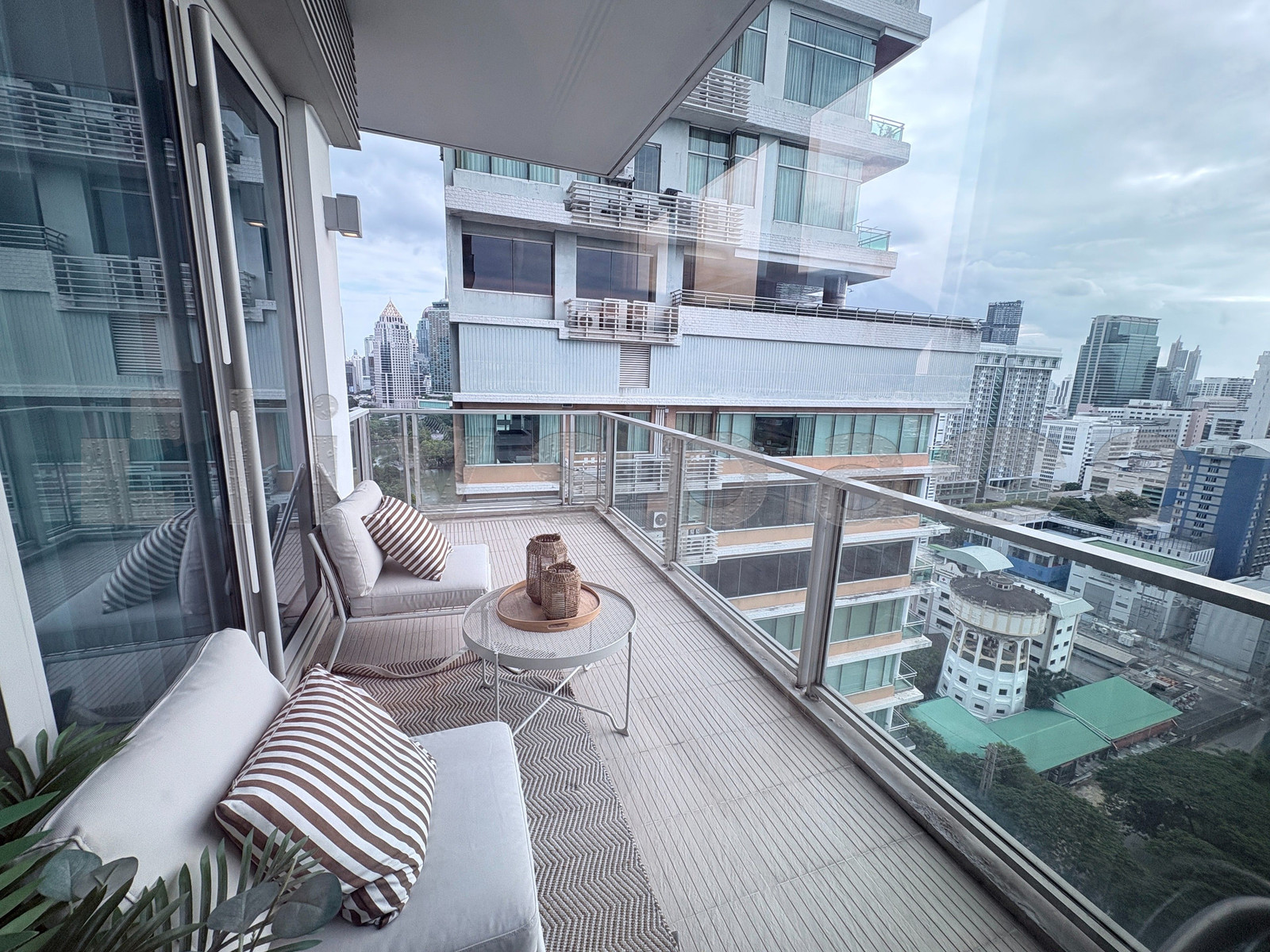 ▚ L0DC04ツ ให้เช่า: 185 Ratchadamri 2 Bed 2 Bath 108ตร.ม. ชั้นสูง ห้องมุม วิวสนามราชกรีฑาสโมสร พร้อมอยู่✨ – รูปที่ 4