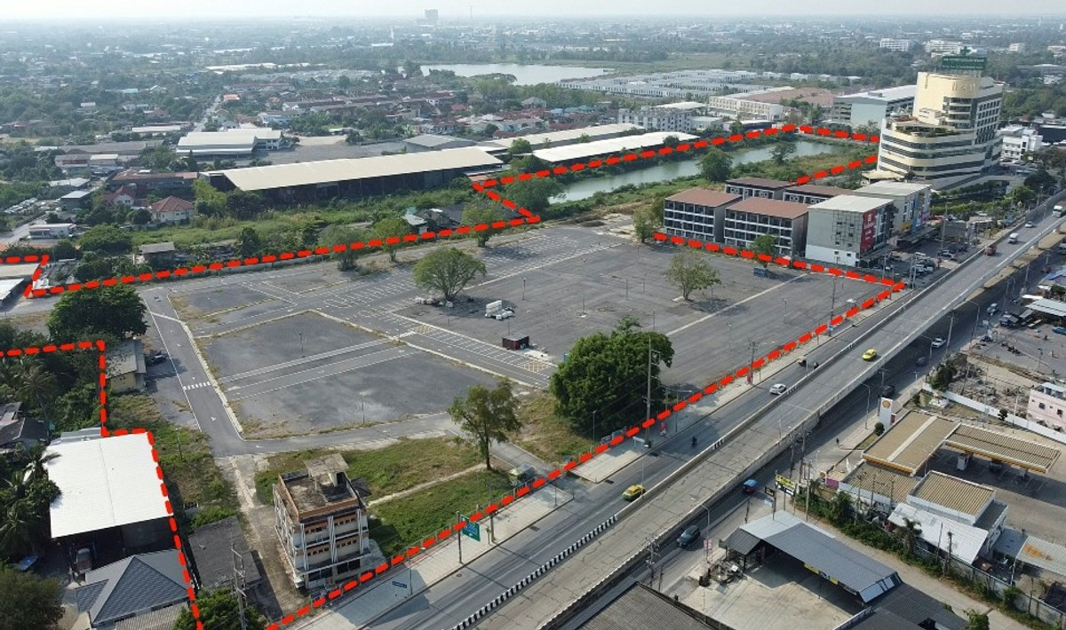 Large plot of land next to Tiwanon Road. Mueang Pathum Thani Large plot of land next to Tiwanon Road. Mueang Pathum Thani