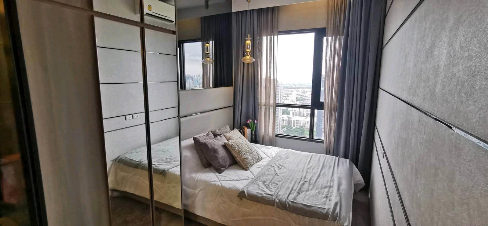 ให้เช่า KnightsBridge Prime Onnut ✨ ห้องแต่งสวย ชั้น 41 วิวแม่น้ำแบบ High Floor! 🌊 🚆 ทำเลอ่อนนุช ใกล้ BTS เดินทางเข้าเมืองสะดวก พร้อมส่วนกลางจัดเต็มสไตล์คอนโดระดับ Luxury  ━━━━━━━━━━━━━━  🏠 รายละเอียดห้อง • ขนาด 27 ตร.ม. • 1 ห้องนอน | 1 ห้องน้ำ • ชั้น 