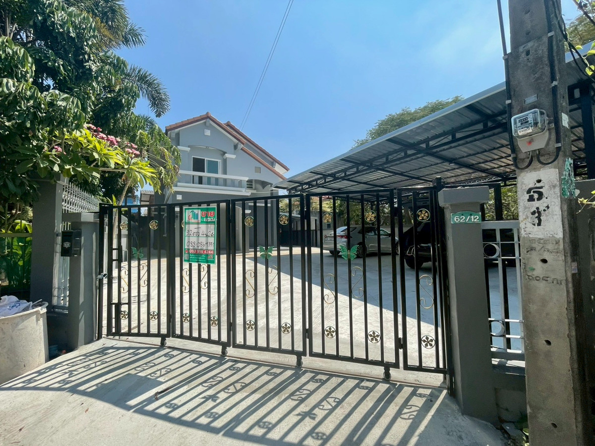 96749 - 2-storey detached house for sale, village, beautiful house along the stream 1, corner house, good location, Soi 1, ready to move in, Thawi Watthana District, Bangkok.