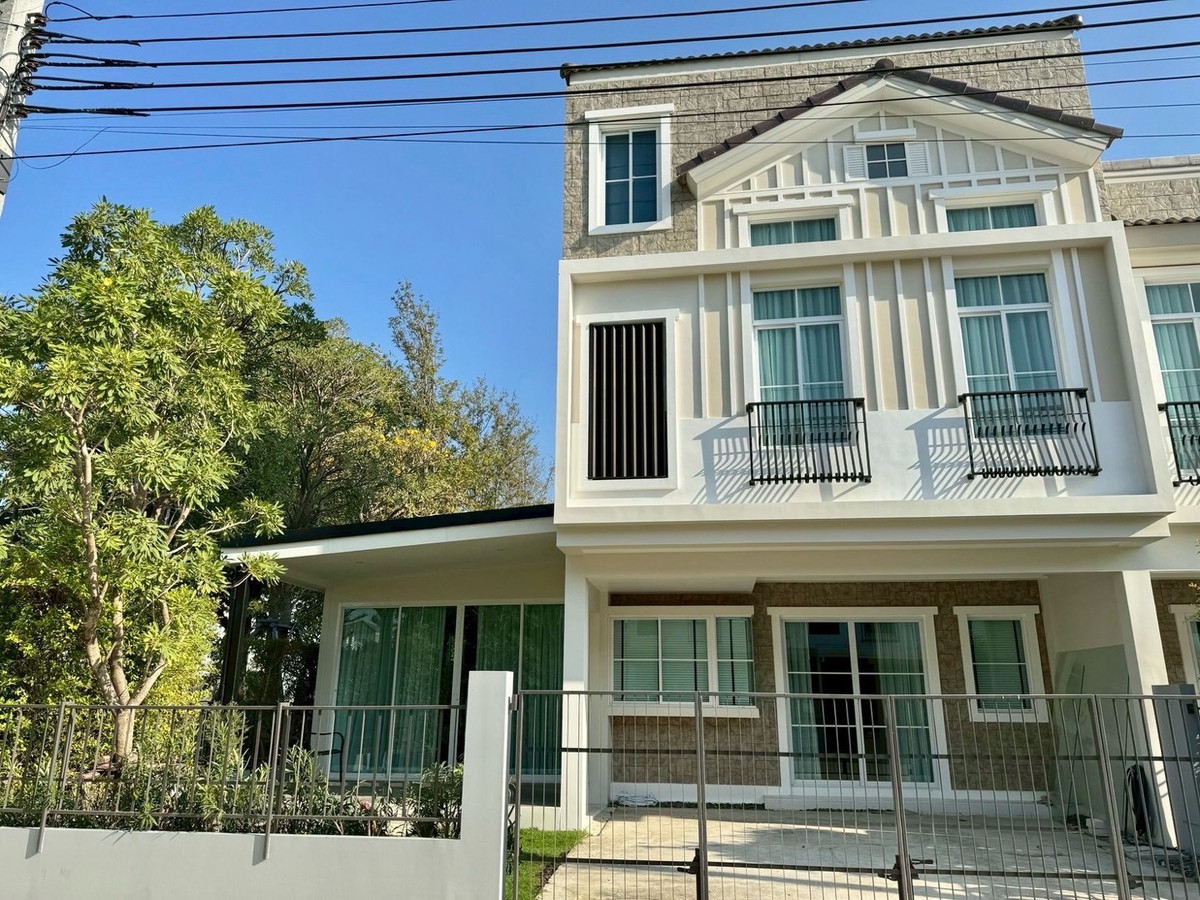 💥ForRent💥3Bed Duplex • Indy2 Bangna-Ramkhamhang 2 🏡 Near Mega Bangna 🛒 Corner House 🛁 Bathtub 🌟Beautifully decorated 🌟 Ready to move in ‼️