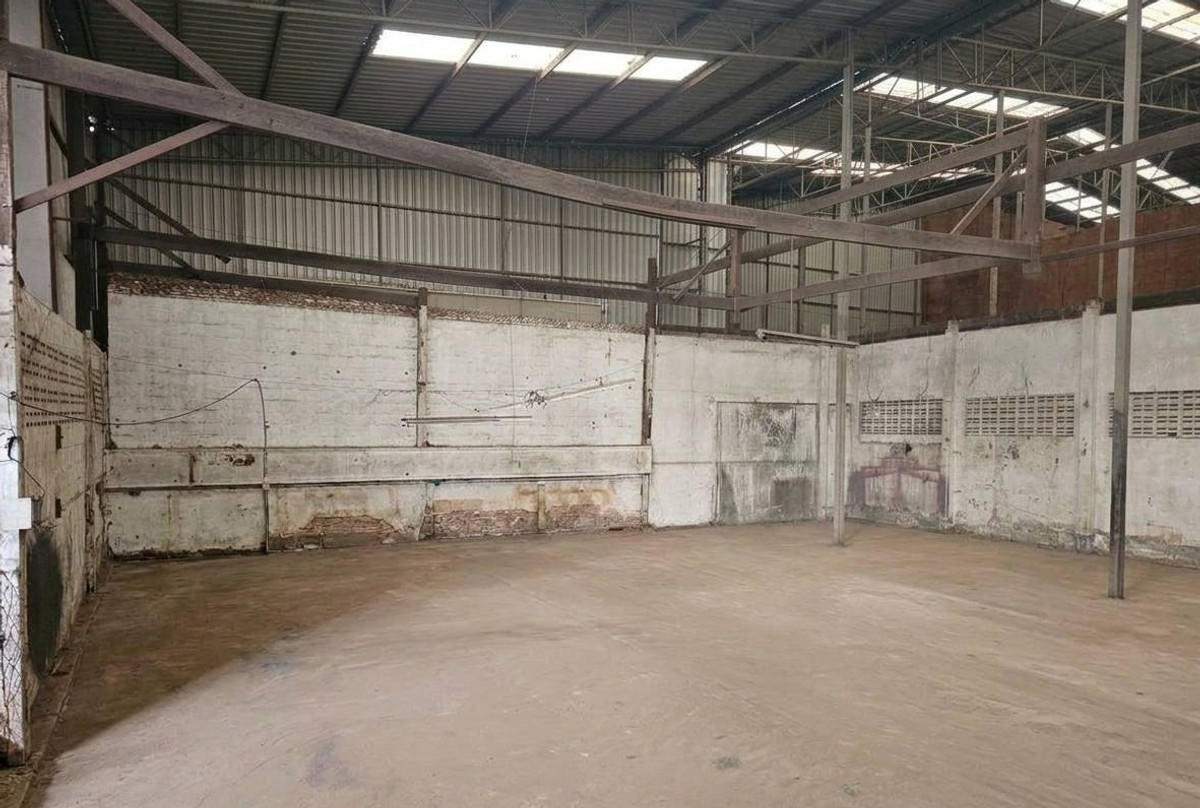 For Rent, Warehouse size 130 sqm, 300 sqm. 🚝 Near BTS Phra Khanong 1 km. For Rent, Warehouse size 130 sqm, 300 sqm. 🚝 Near BTS Phra Khanong 1 km.