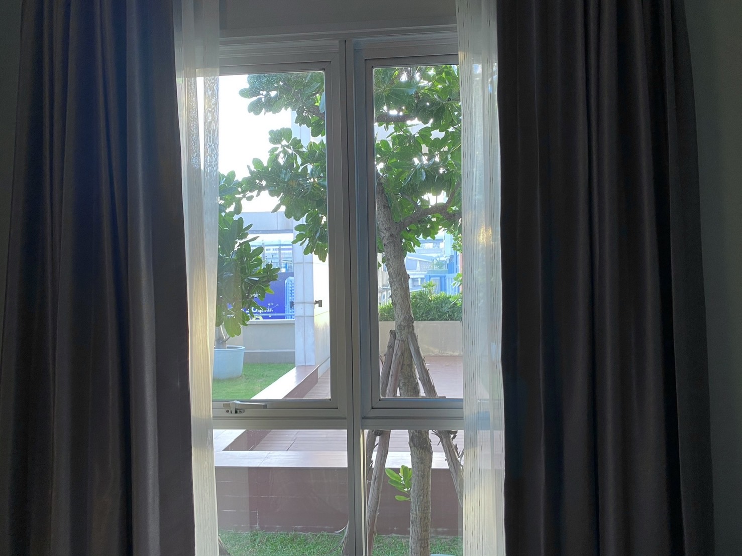 Rich Park @ Taopoon Interchange Condo, beautiful corner room, 5th floor, behind is a garden, swimming pool, fitness center.