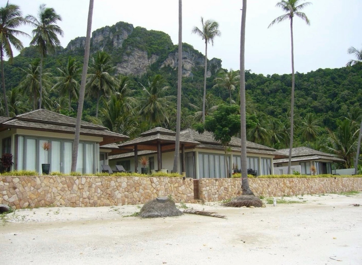 Beachfront Villa Surat Thani 291 sq.wah Land with Approx. 50-Meter Frontage Near Khanom Beach Suitable for Residence or Future Investment Beachfront Villa Surat Thani 291 sq.wah Land with Approx. 50-Meter Frontage Near Khanom Beach Suitable for Residence or Future Investment