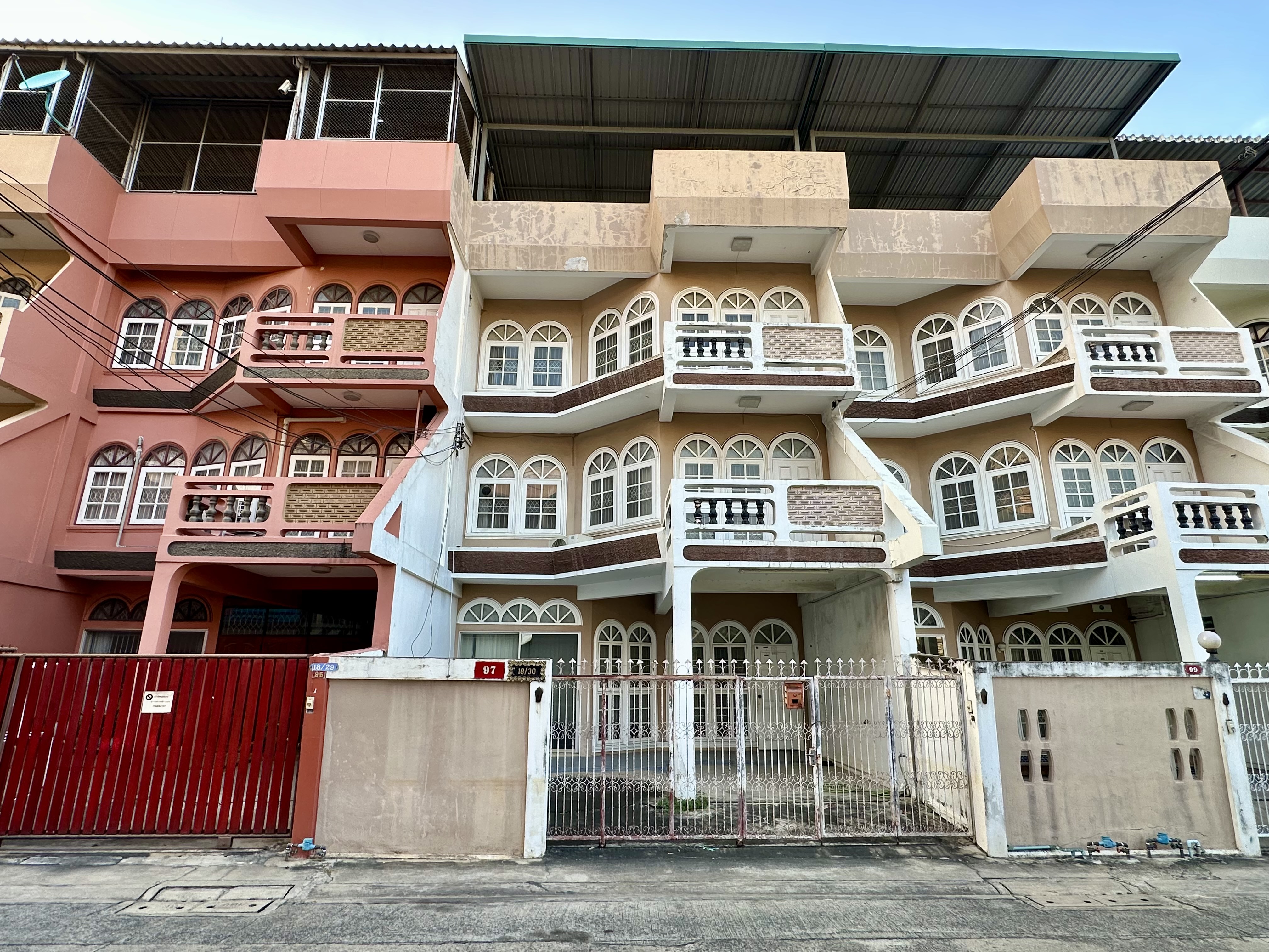 Phra Pin Village 1, townhouse, 3 floors, 95 sq m., Boromarajonani 4, Pinklao. Phra Pin Village 1, townhouse, 3 floors, 95 sq m., Boromarajonani 4, Pinklao.