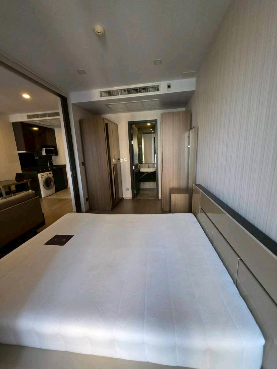 The last unit Specail Price 24.5K  For Rent  Ashton Asoke 20 M. From MRT Sukhumvit  