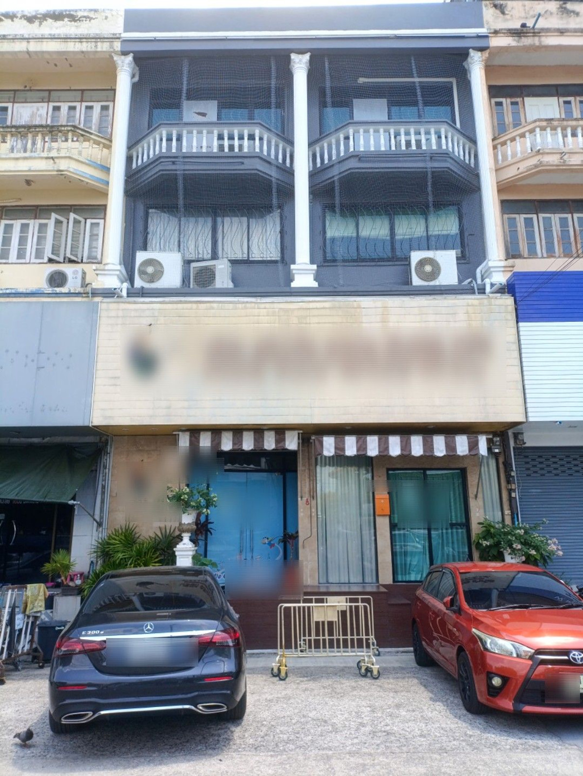 ขายอาคารพาณิชย์ 3 ชั้นครึ่ง 2 คูหาติด อยู่หน้าสำนักงานเขตประเวศ 