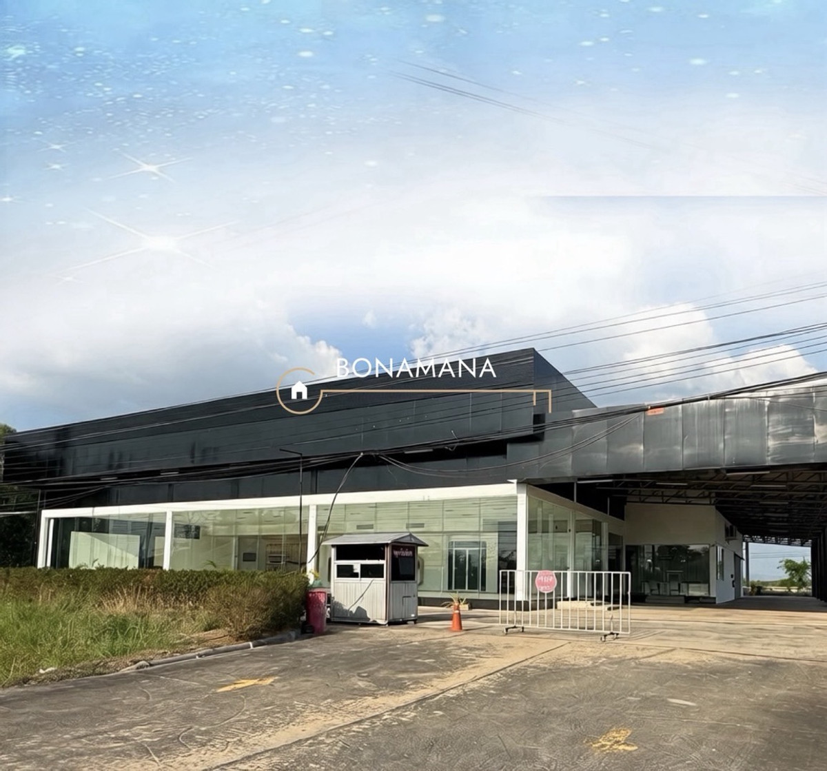 Showroom for sale with land, potential location, Chainat Province, next to the main road, Asia Road (Highway 32). Showroom for sale with land, potential location, Chainat Province, next to the main road, Asia Road (Highway 32).