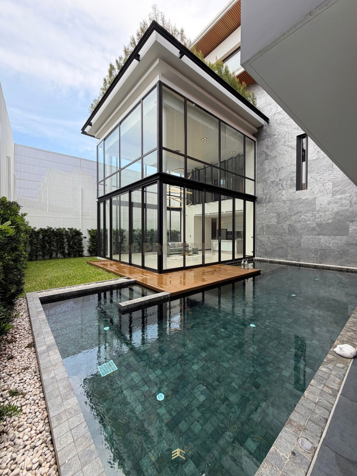 บ้านเดี่ยว 4 ชั้น พร้อมสระว่ายน้ำ 1,000 ตร.ม : The Primary V เกษตร-นวมินทร์ (นัดหมายเข้าชม 095-0898947) บ้านเดี่ยว 4 ชั้น พร้อมสระว่ายน้ำ 1,000 ตร.ม : The Primary V เกษตร-นวมินทร์ (นัดหมายเข้าชม 095-0898947)