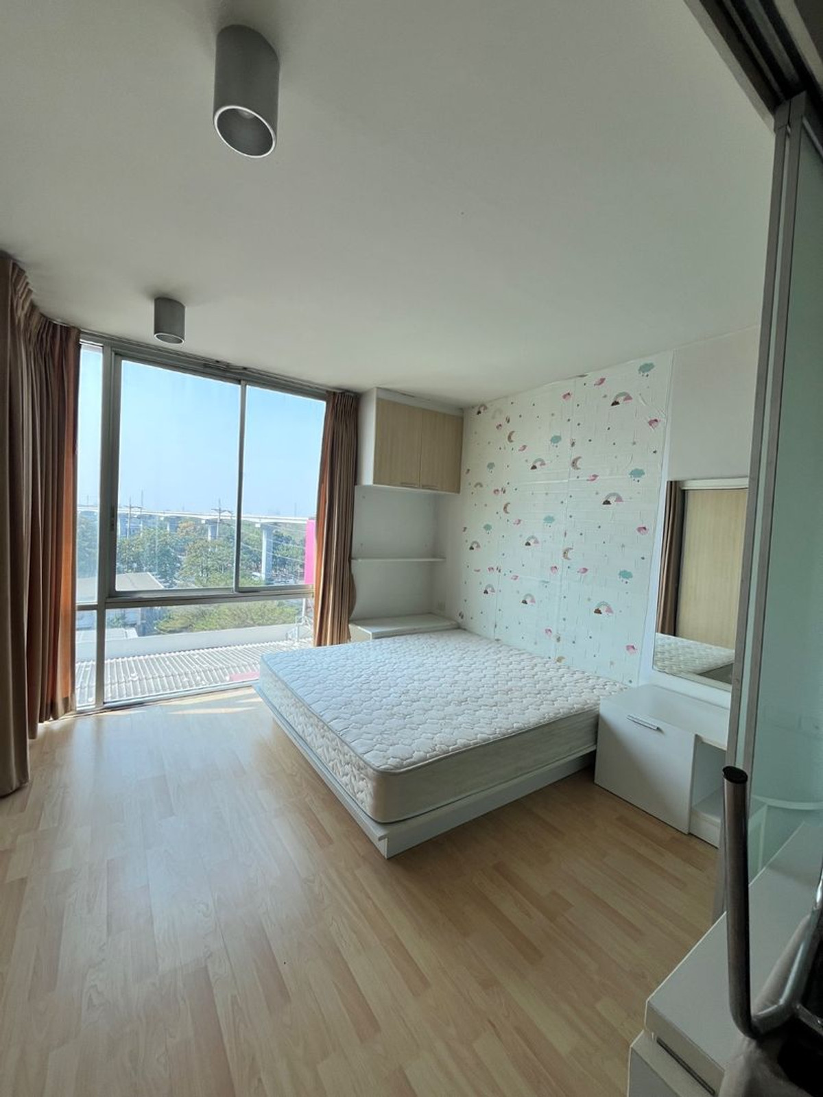 (Code SM1883) Condo for sale, The Iris Rama 9 - Srinakarin project: The Iris Rama 9 - Srinakarin // Condo priced in the early millions, good location. (Code SM1883) Condo for sale, The Iris Rama 9 - Srinakarin project: The Iris Rama 9 - Srinakarin // Condo priced in the early millions, good location.