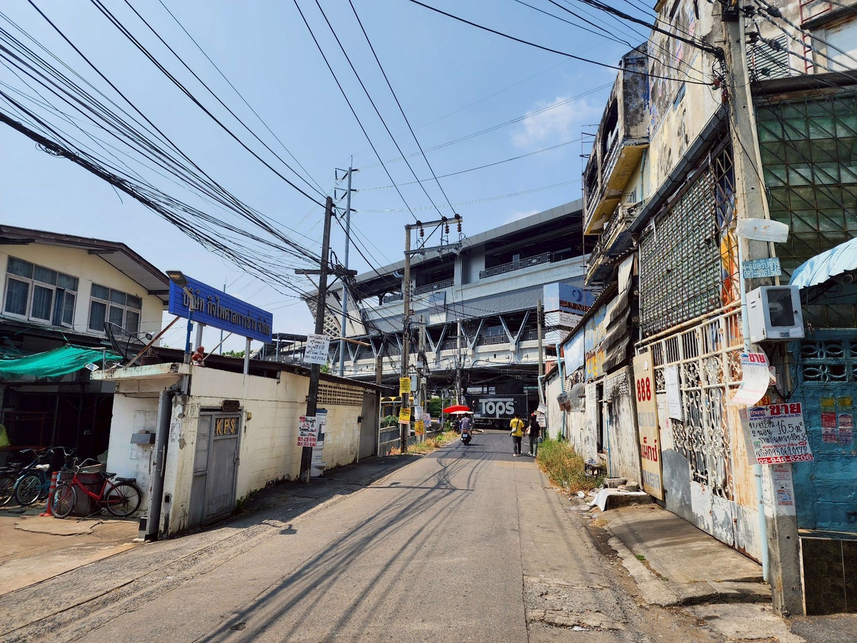ขายบ้านพร้อมที่ดิน รามอินทรา 42 ใกล้รถไฟฟ้าอินทรา กม.6เพียง 1 นาที เหมาะเป็นhome office – รูปที่ 4