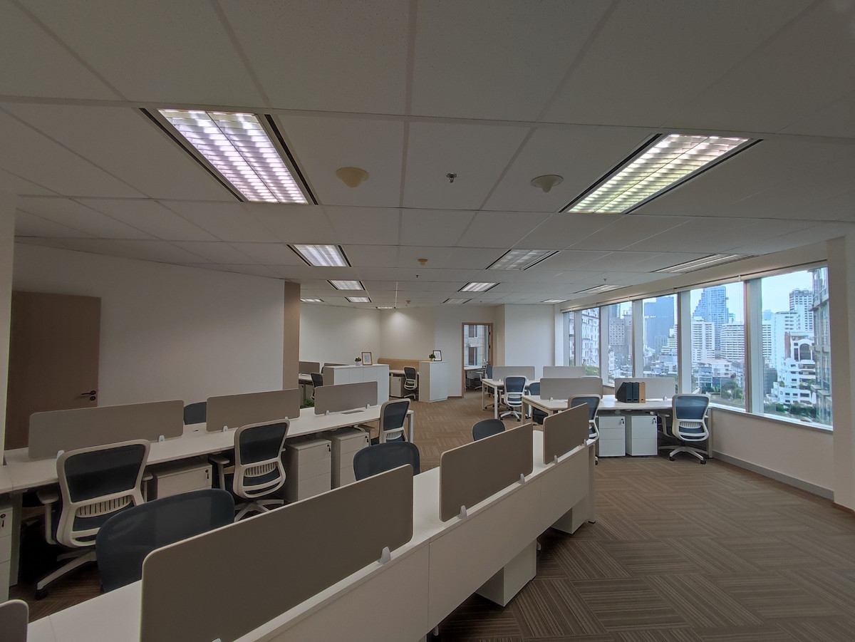 ออฟฟิศ สำนักงานให้เช่า เพลินจิต (Office For Rent) อาคาร ซีอาร์ซี ทาวเวอร์ ออลซีซั่นเพลส ( CRC Tower All Seasons Place ) พื้นที่สำนักงาน ขนาด 100 - 1,700 ตารางเมตร ราคา 990 บาท/ตร.ม. ใกล้รถไฟฟ้า BTSเพลินจิต, ถนนวิทยุ, ลุมพินี, ชิดลม, ปทุมวัน, หลังสวน