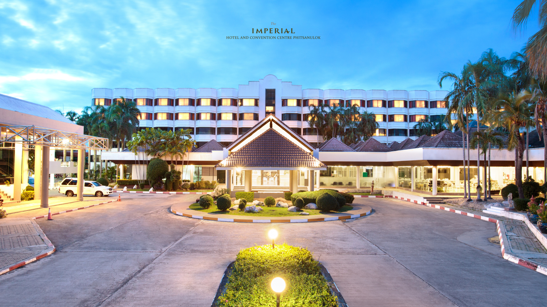 Rooms for rent weekly - monthly, The Imperial Hotel, in the heart of Phitsanulok. With complete amenities