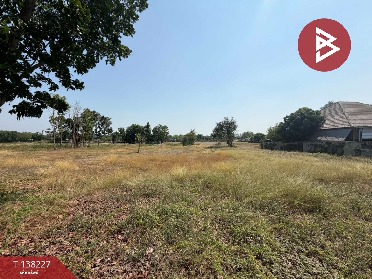 Land for sale, area 6 rai, Map Khae, Nakhon Pathom. Land for sale, area 6 rai, Map Khae, Nakhon Pathom.