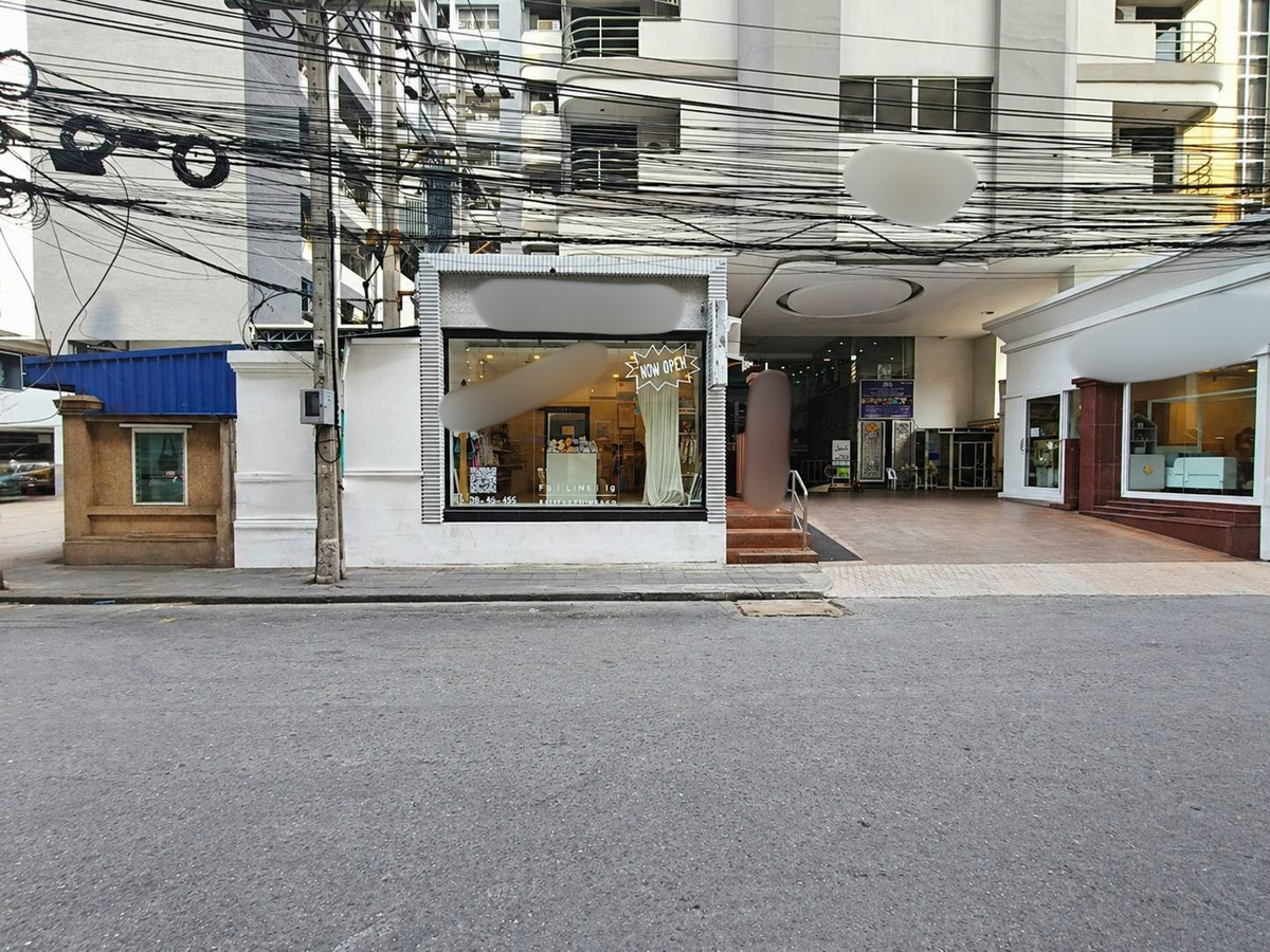 Space for Rent in Soi Bumrungrad BTS Phloen Chit Space for Rent in Soi Bumrungrad BTS Phloen Chit