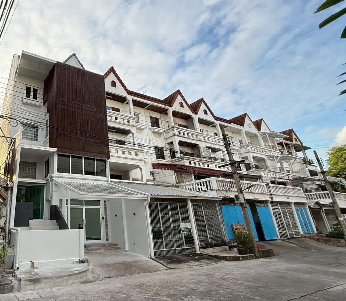 Home office for rent, Soi Pridi Banomyong 16, Sukhumvit 71, near BTS Phra Khanong Station, 5 minutes, can sit and win. Home office for rent, Soi Pridi Banomyong 16, Sukhumvit 71, near BTS Phra Khanong Station, 5 minutes, can sit and win.
