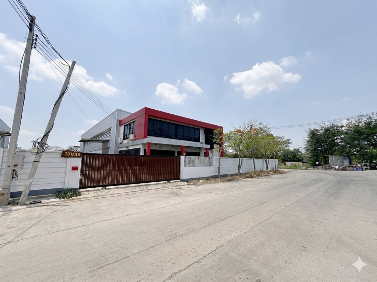 Warehouse/factory for sale with office, corner plot, Naraphirom Subdistrict, Bang Len District, Nakhon Pathom Province.