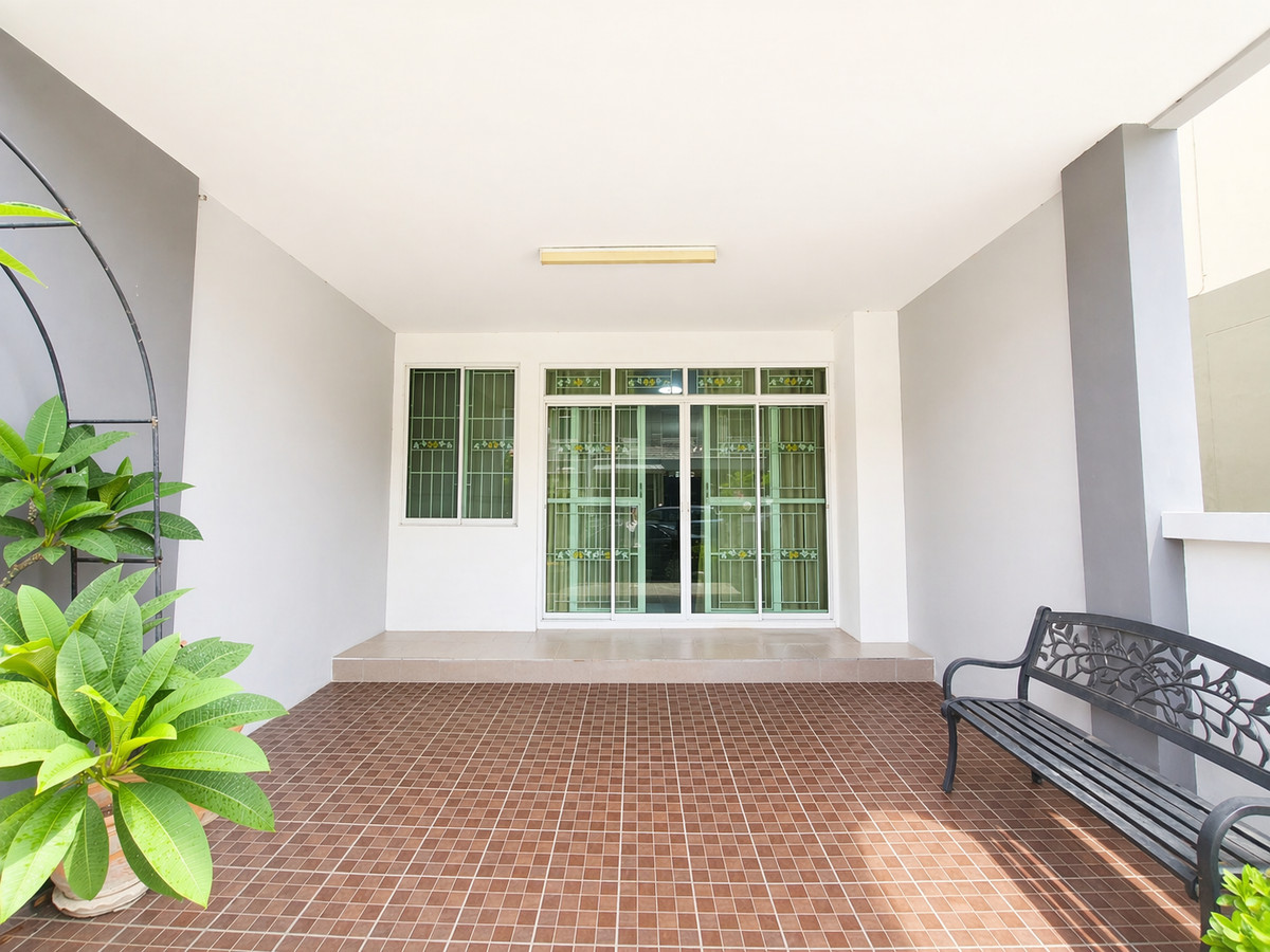A 3-Storey Townhome That’s More Than Just a Home! Live in it or run your business – perfect for both living and a home office at Ruenruedee 7, Hathairat Road. Move-in ready and ready to work – start your new life today! – รูปที่ 2