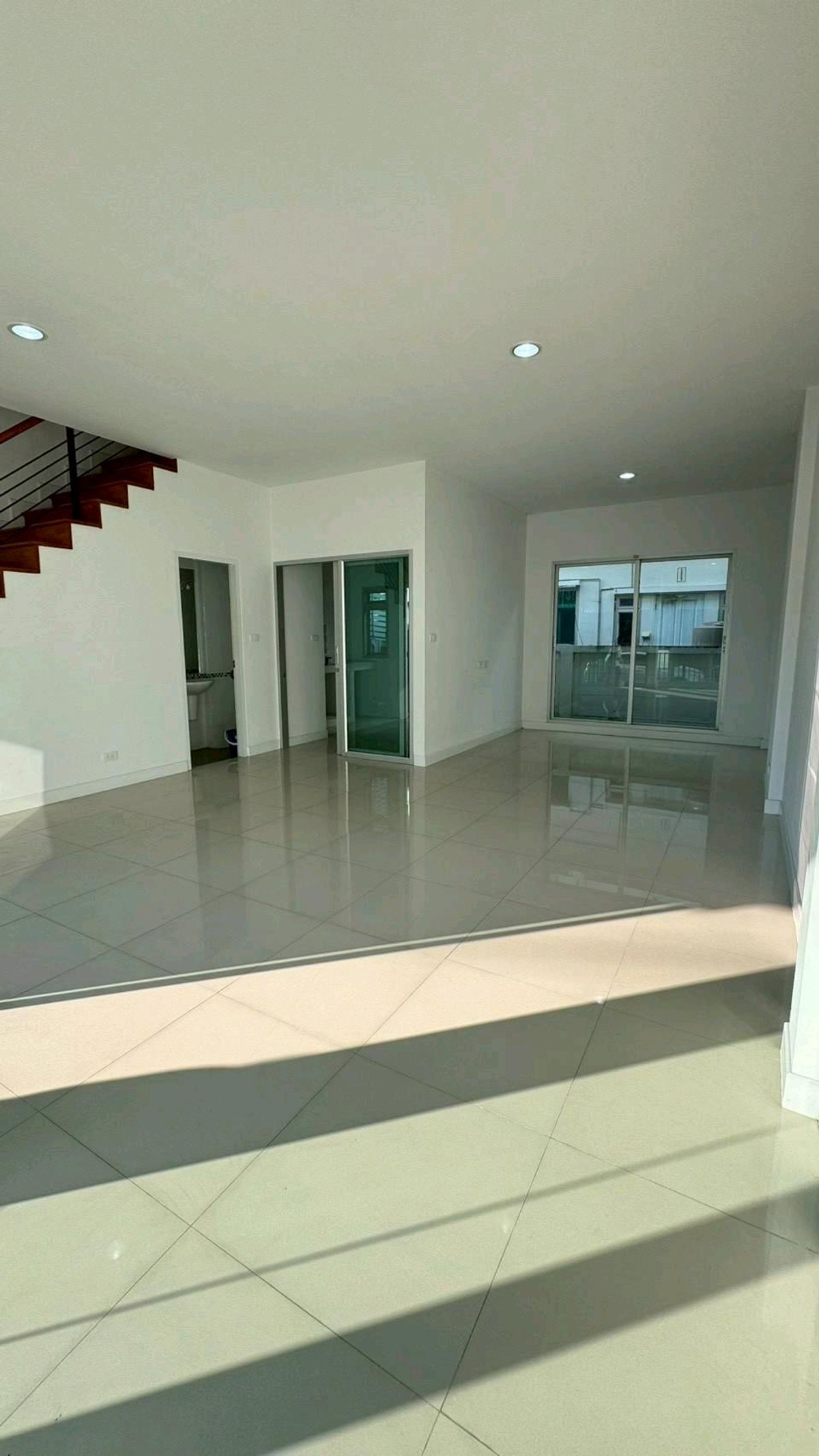 Vista Village 180 Theparak-Wongwaen, Theparak Rd., near Kanchanaphisek Ring Expressway and BTS Bearing Station. – รูปที่ 3