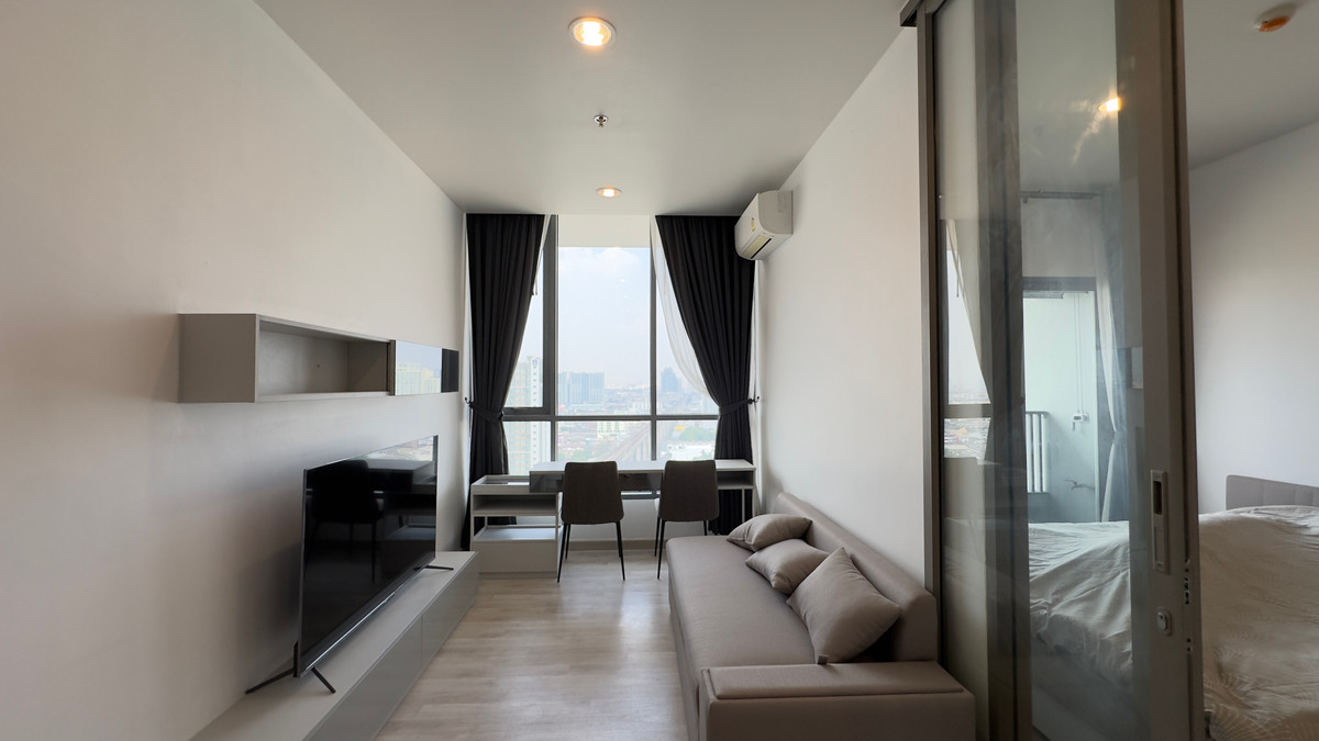 Condo next to Tao Poon MRT, newly renovated, ready to move in, good price. Condo next to Tao Poon MRT, newly renovated, ready to move in, good price.