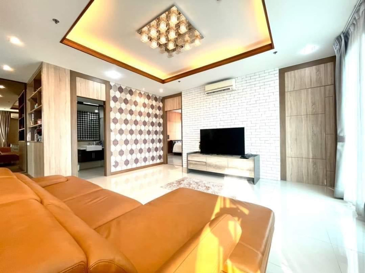 Large condo room on high floor City view on Sukhumvit side, no buildings blocking it, location in Asoke - Phetchaburi, near MRT, just a few minutes walk. Suitable for own living or investment or rental to foreigners in the CBD zone. Large condo room on high floor City view on Sukhumvit side, no buildings blocking it, location in Asoke - Phetchaburi, near MRT, just a few minutes walk. Suitable for own living or investment or rental to foreigners in the CBD zone.
