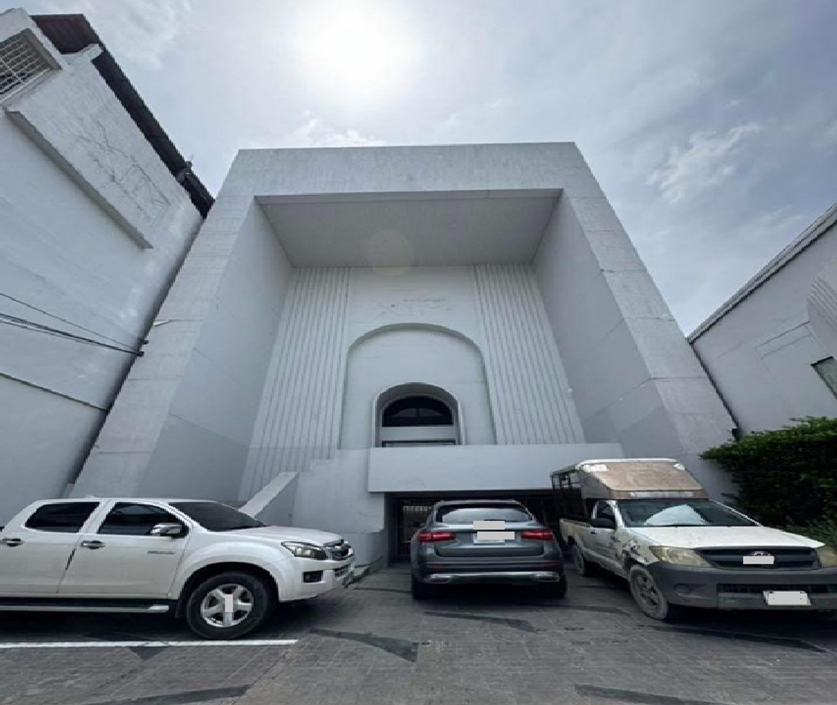 For Rent ให้เช่า อาคารสำนักงาน 4 ชั้น / ริมถนนสุขสวัสดิ์ ย่านพระประแดง / ที่จอดรถ 16 คัน / พื้นที่ใช้สอยอาคารรวม 1400 ตารางเมตร / เหมาะหลากหลายธุรกิจ