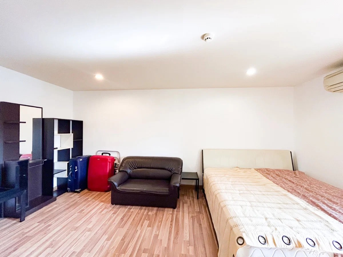 (รหัส SM1858) ขายคอนโด โครงการ Regent Home 9 Sukhumvit 64 : รีเจ้นท์ โฮม 9 สุขุมวิท 64 // คอนโดสุขุมวิท ราคาล้านต้นๆ ห้องใหญ่ ใกล้บีทีเอส – รูปที่ 4