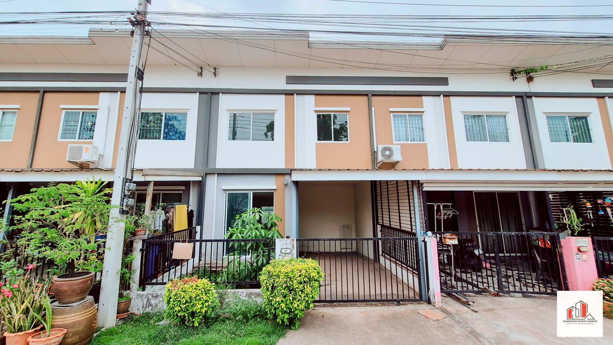 New townhome near Wat Nong Khaem School. Never lived in, selling cheaply for 1.99 million. New townhome near Wat Nong Khaem School. Never lived in, selling cheaply for 1.99 million.