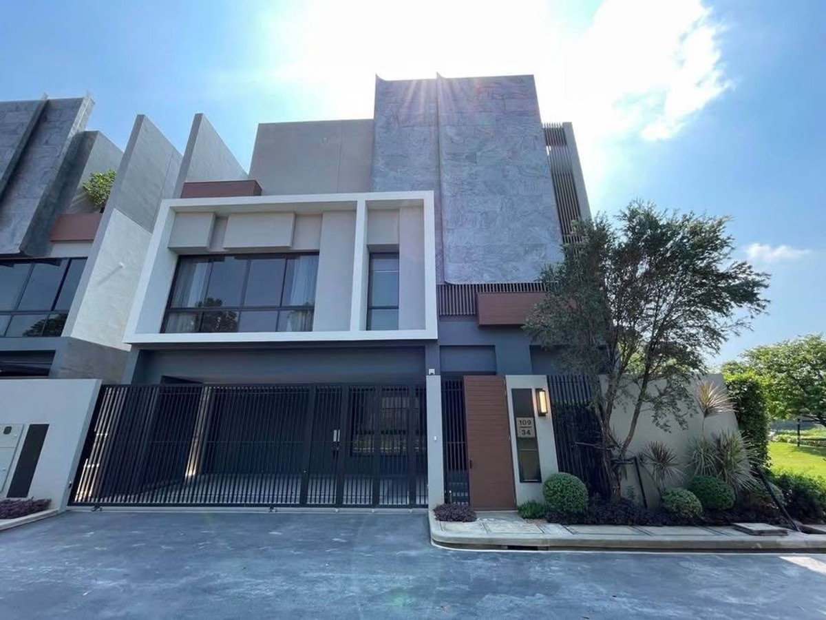 P0657/For rent BuGaan Krungthep Kreetha, Luxury level detached house, 3 floors, corner house, swimming pool view. With private elevator P0657/For rent BuGaan Krungthep Kreetha, Luxury level detached house, 3 floors, corner house, swimming pool view. With private elevator