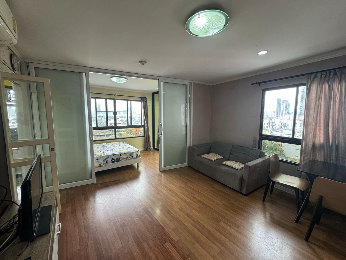 Condo for sale, private corner room, top floor✨ Lumpini Place Narathiwas 24 Lumpini Place Narathiwas 24 📍 Good location near Sathorn-Silom area, near BRT Chan Road Station. Condo for sale, private corner room, top floor✨ Lumpini Place Narathiwas 24 Lumpini Place Narathiwas 24 📍 Good location near Sathorn-Silom area, near BRT Chan Road Station.