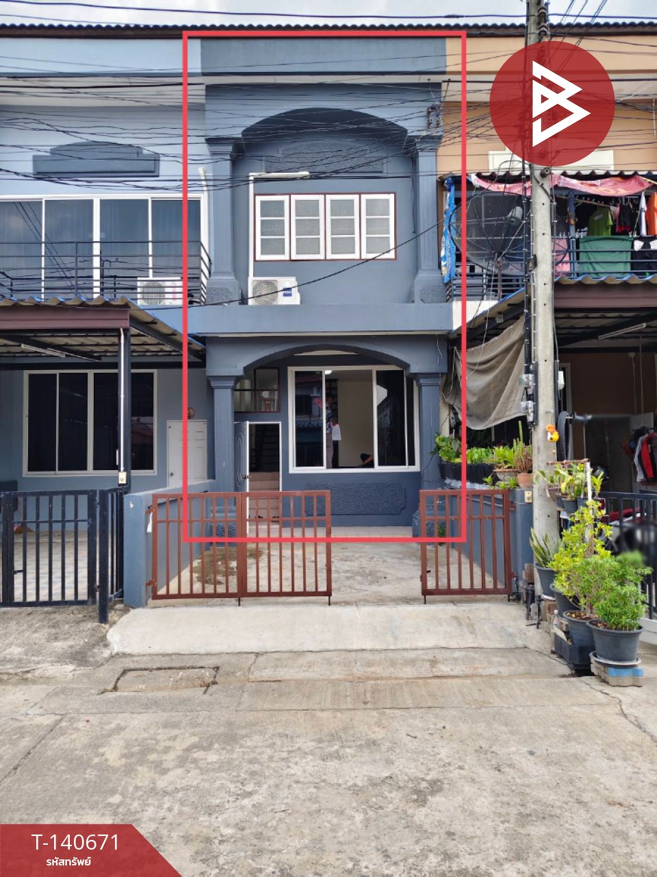Townhouse for sale Thanthip Village, Ratchaburi, near the Raja Churos Factory, Ban Pong. Townhouse for sale Thanthip Village, Ratchaburi, near the Raja Churos Factory, Ban Pong.