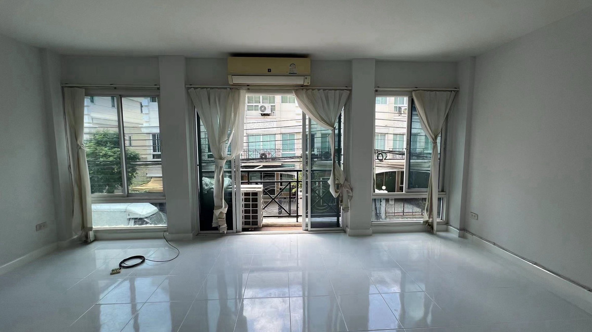 Home office next to MRT Yellow Line / 4 bedrooms, 4 bathrooms / 40,000 – รูปที่ 2