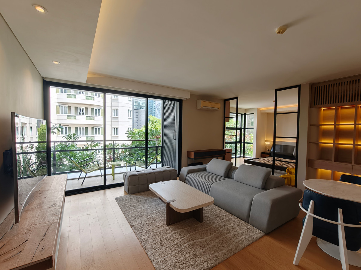 Perfect spacious bachelor studio home all new renovation near BTS Ekkamai