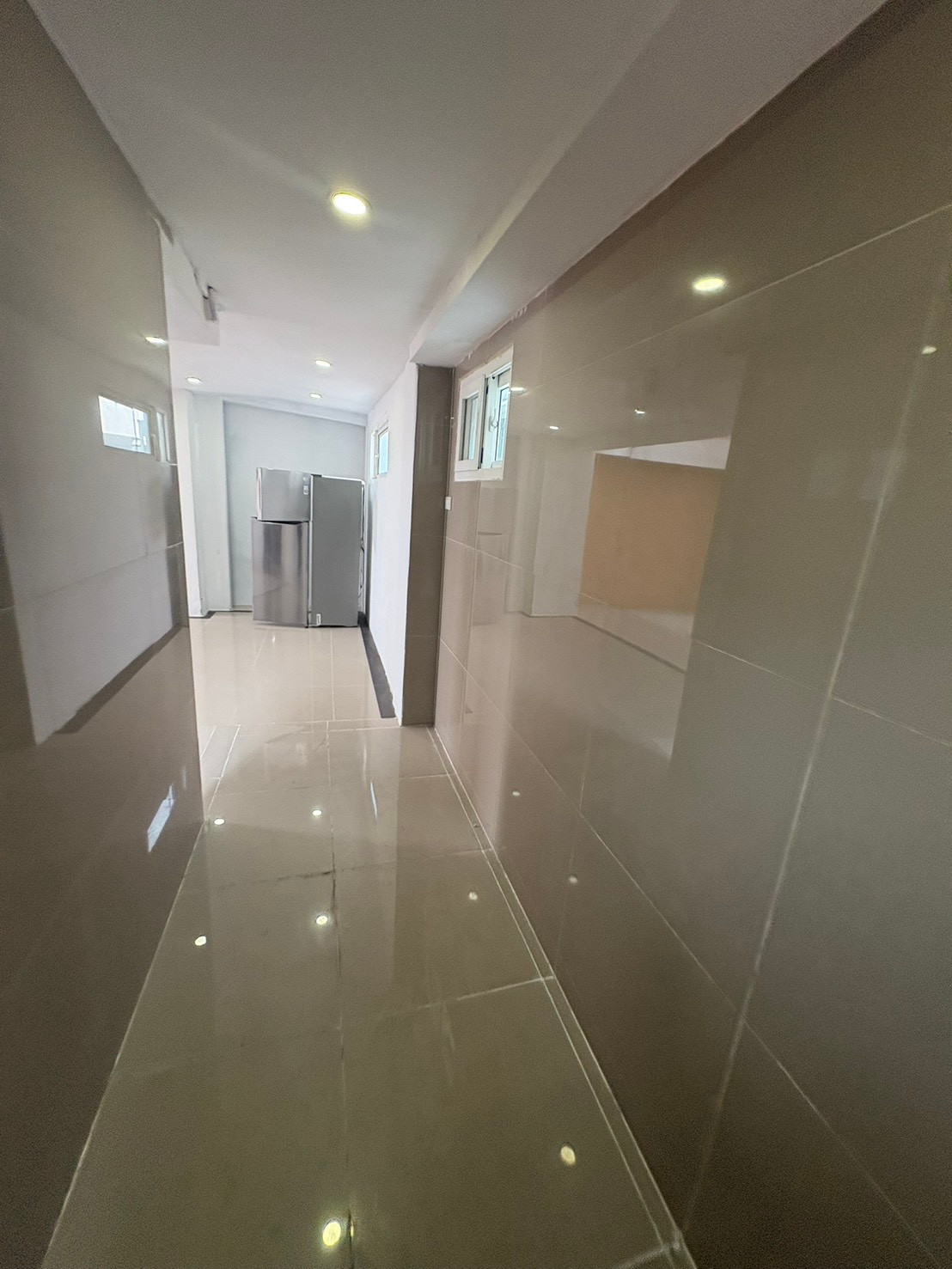 For Rent: 3-Storey Townhome, Only 2 km from BTS Ekkamai Located in Pridi Banomyong 31 Land size 27 sq.wah | Usable area 178 sq.m. 3 bedrooms, 3 bathrooms – รูปที่ 3