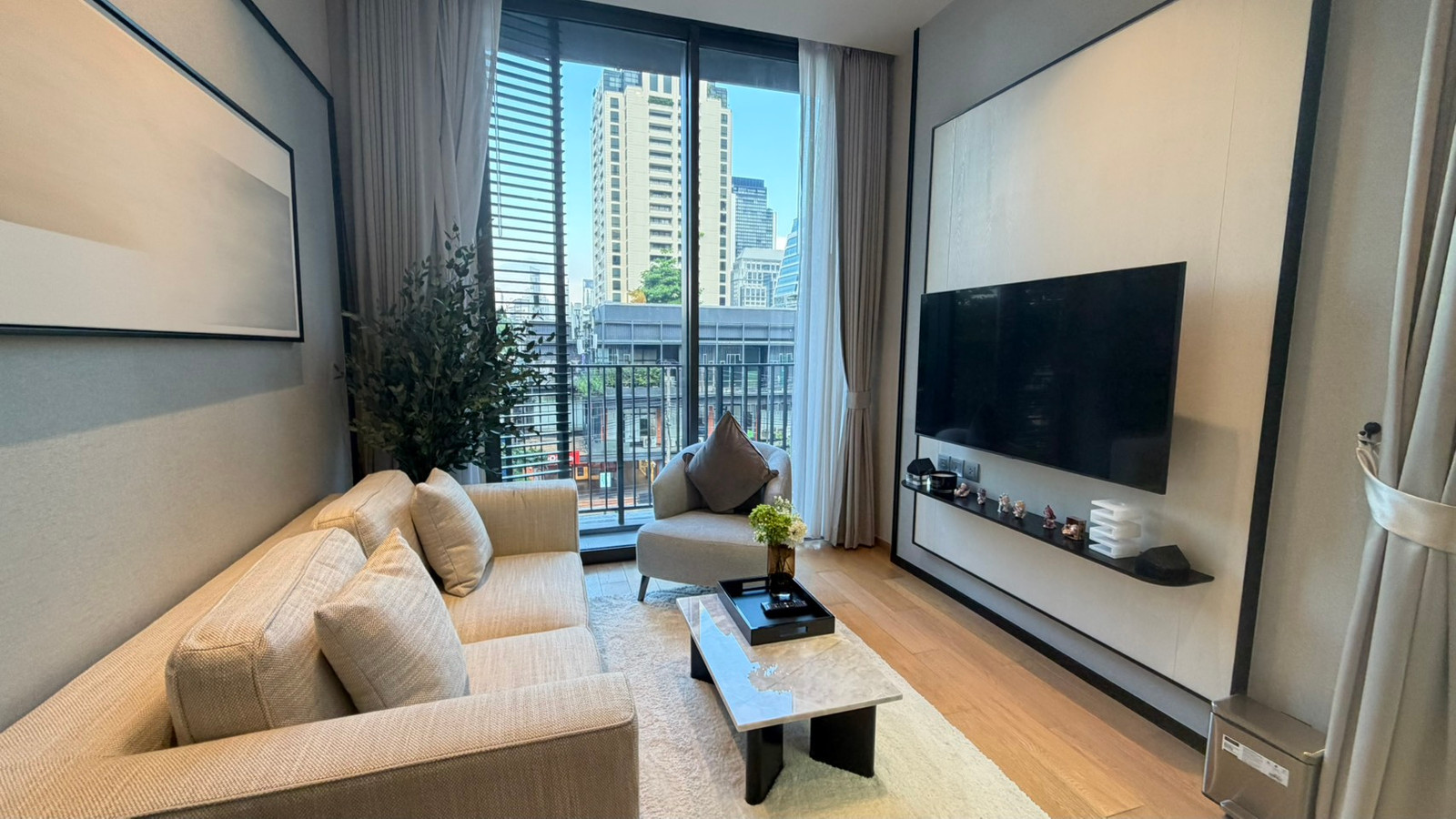 28 ชิดลม ให้เช่า 1 ห้องนอน ห้องมุม  พร้อมเข้าอยู่ – รูปที่ 3