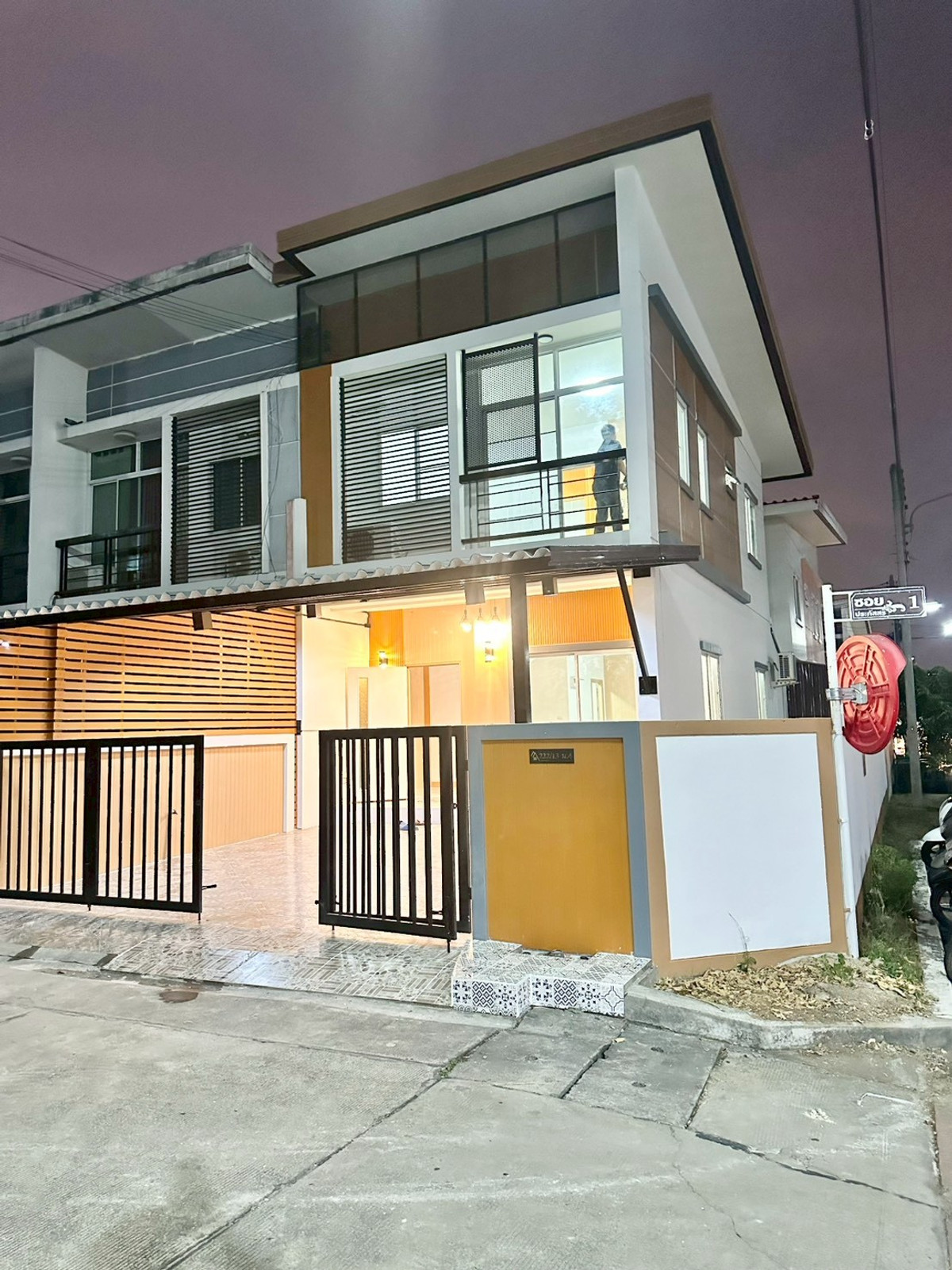 ทาวน์เฮาส์หลังมุม โซนนาป่า อมตะนคร  – รูปที่ 2