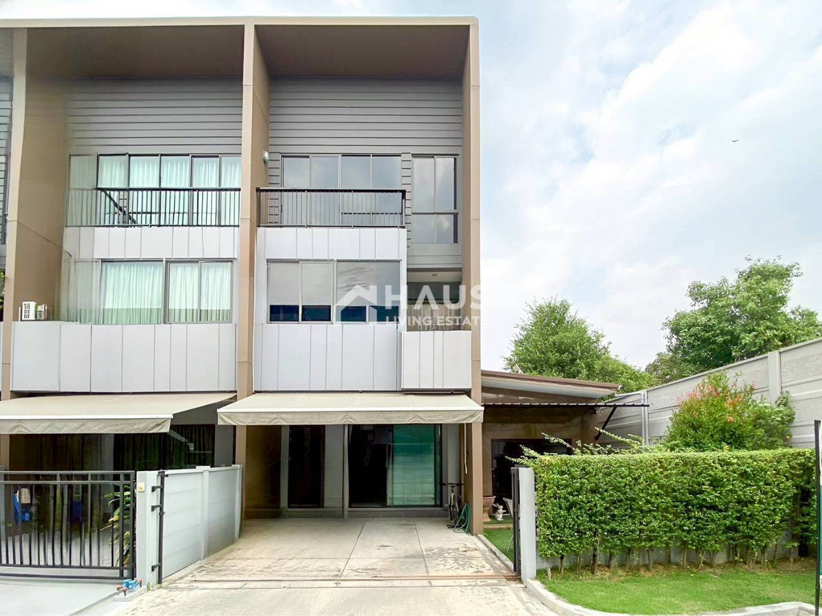 🔥 Pay low but get the feel of a single house! Plot near a prime location (Add lots of space) 🔥 Townhomes for sale Baan Klang Muang THE ERA Pinklao - Charan 🔥 Baan Klang Muang THE ERA Pinklao - Charan / 3 bedrooms #TBGK069