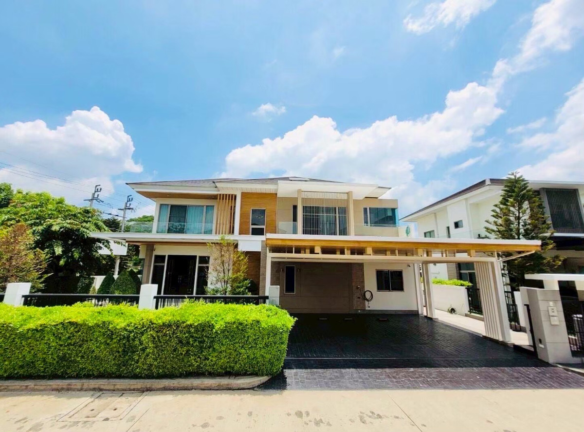 Corner luxury residence opposite Singapore International School