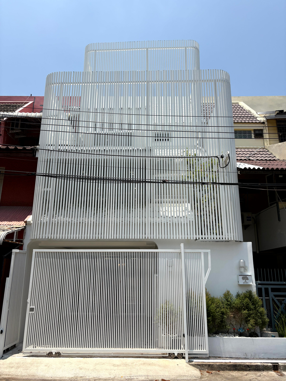 Sale & Rent ทาวน์โฮมใหม่ 3 ชั้น ซอย ปรีดี พนมยงค์ 42 ดีไซน์สวย Modern Classic Twist 